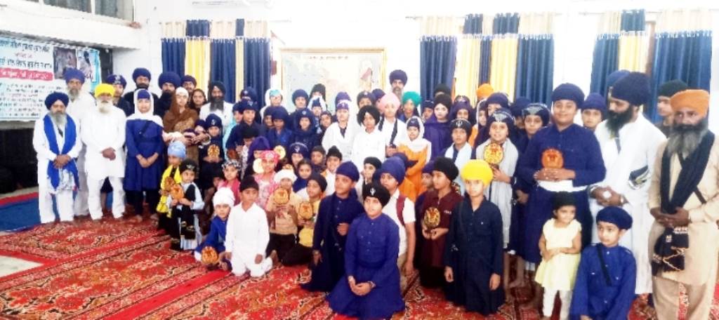 ਗੁਰਬਾਣੀ ਸੰਥਿਆ ਗੁਰਮਤਿ ਪ੍ਰਚਾਰ ਤਹਿਤ ਸਹੂੰਗੜਾ ਵਿਖੇ ਬੱਚਿਆਂ ਦੇ ਮੁਕਾਬਲੇ ਕਰਵਾਏ